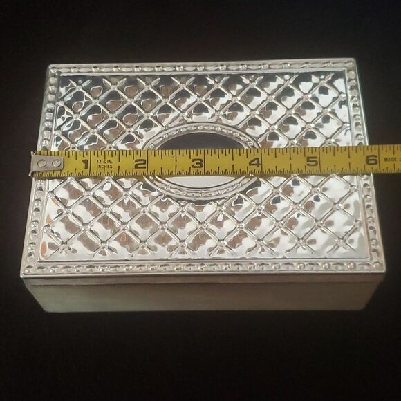 Pretty Vintage 1970s Velvet Lined Box w/ Shiny Intricate Design on Lid 6 x 4.5" - Picture 7 of 12